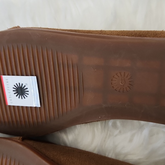 NWOB. UGG Bonnie Suede Loafers Sz.9 - Picture 9 of 10